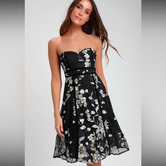 NWT Lulus Constance Black Floral Embroidered Strapless Midi Dress - M - Picture 2 of 10